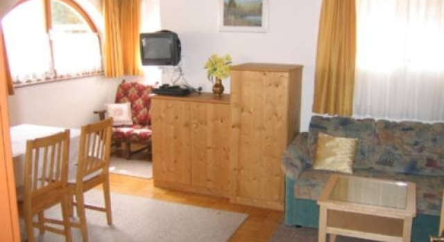 Ferienwohnung Irene, Забронировать Отель Отели Тукс с парковкой, рядом с Канатная дорога Латтенальм №6, Парковка