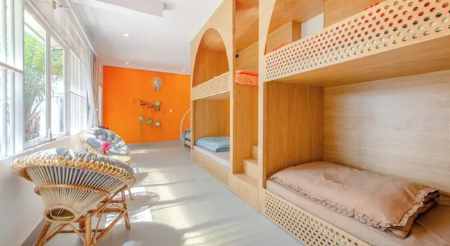 Кровать в общем номере с видом на сад Homestay Vuon Phap BMT