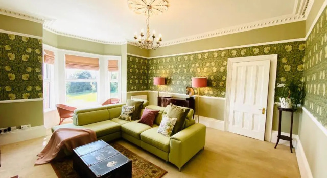 Апартаменты Clarendon View, Historic Apartment with Sea Views