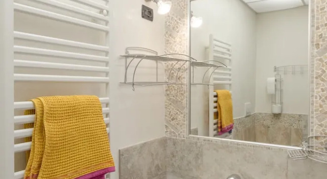 Трёхместный семейный номер Standard с видом на внутренний двор B&B Al giardino del vicolo