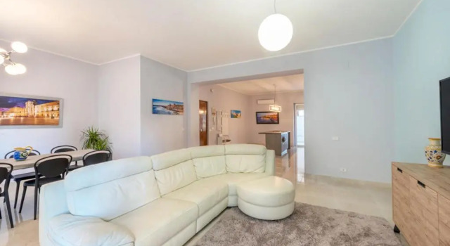 Casa Bella - 3 Baths - Walk to Ortigia, Book Hotel Hotels in Sicily with Parking, Parking
