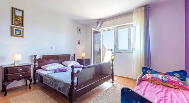 Nice Apartment in Duce With 2 Bedrooms and Wifi, Rezerwuj Apartament Duće Split Region