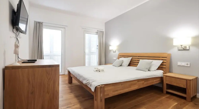 Modern Holiday Home With Balcony in old Town, Забронировать Отель Отели Задар с парковкой, рядом с Пляж Коловаре, Парковка
