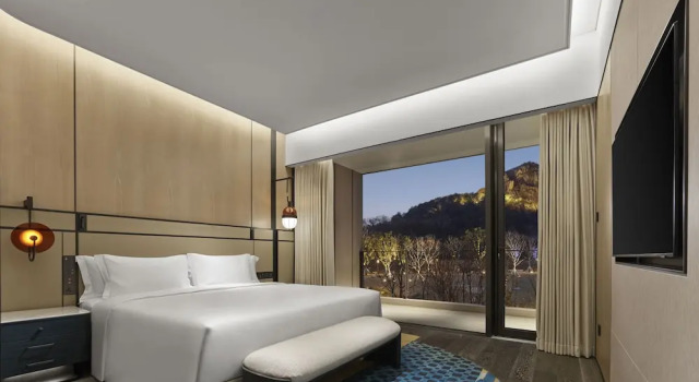 Люкс с балконом Angsana Suzhou Shishan