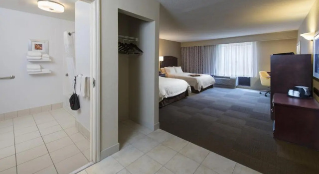 Четырёхместный люкс Hampton Inn & Suites Pensacola I-10 N at University Town Plaza