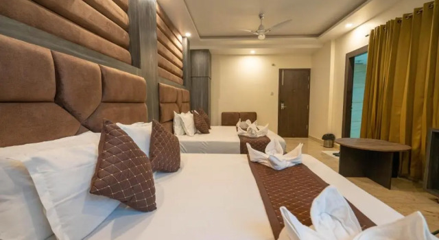 Люкс Deluxe Hotel The Vaishvik Banganga Road