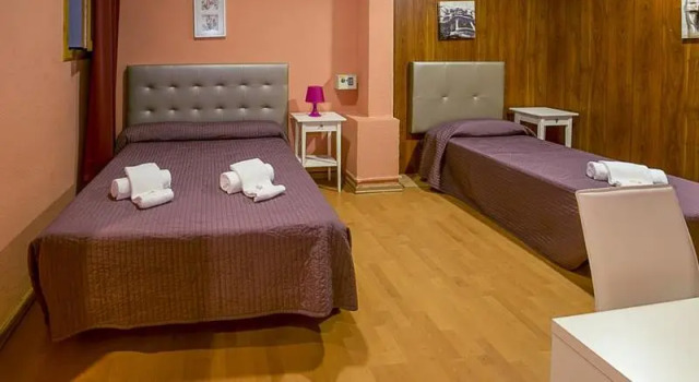 Номер Standard с балконом Hostal Balmes Centro