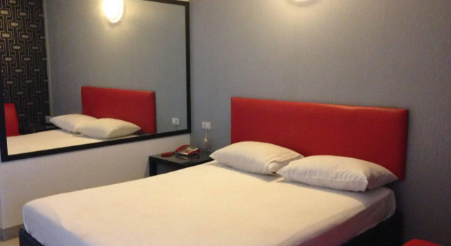 Natpob Sleep Station Motel, Забронировать Мотель Отели Чианграй с парковкой, рядом с Часовая башня Чианг Рай, Парковка
