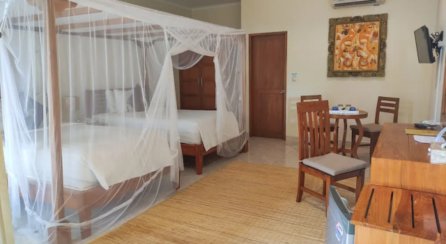 Двухместный номер Deluxe с балконом Puri Sari Beach Hotel