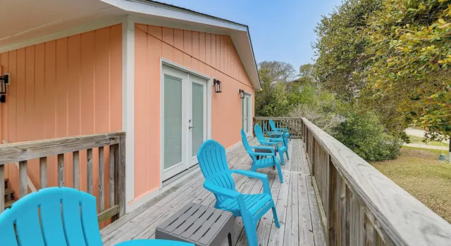 Апартаменты Emerald Isle Beach House: Walk to the Sand!