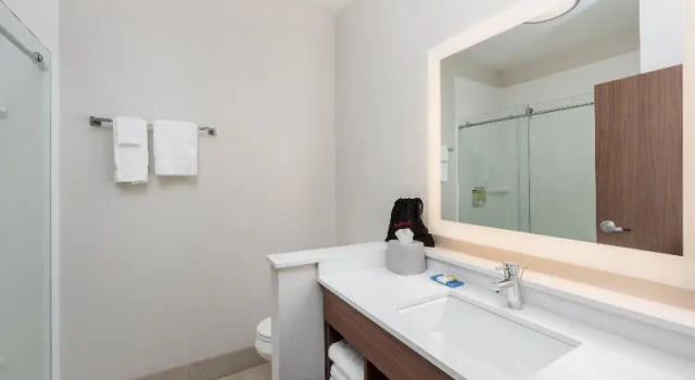 Люкс Standard Holiday Inn Express & Suites St. Louis - Chesterfield by IHG