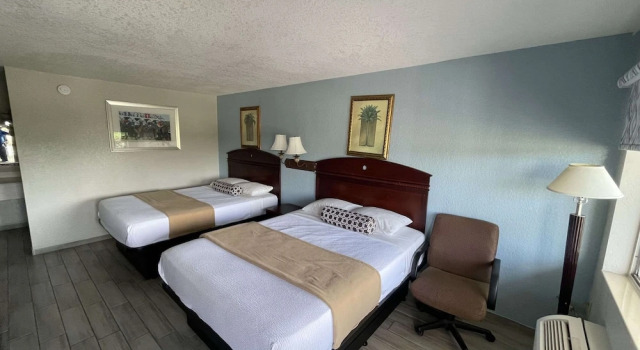 Четырёхместный номер Standard Rodeway Inn Lake Wales - Winter Haven