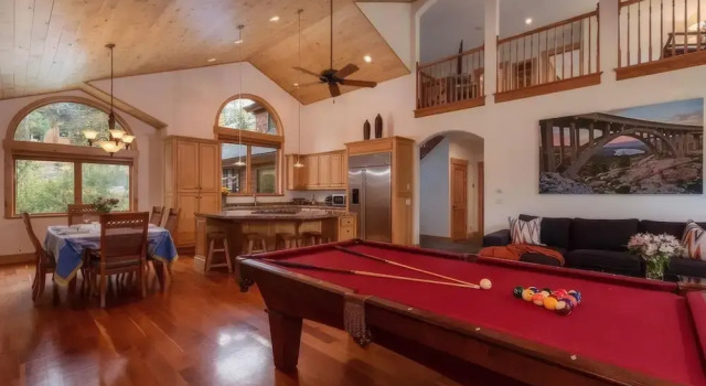 Коттедж Donner Ridge by Avantstay Minutes to Skiing Deck Ping Pong Pool Table