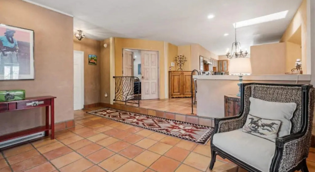 Коттедж с 3 комнатами Casa Carmen Zia - Comfortable East Side Elegance - NEW Listing