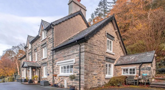 Glyntwrog House, Забронировать Отель Бетс-и-Койд Клоид, рядом с Железнодорожный музей в Конви-Вэлли
