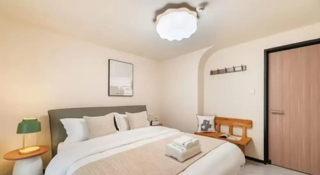 Четырёхместный люкс Deluxe с 3 комнатами Guangzhou He She Art Apartment