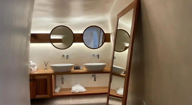 3 Bedrooms Suite with balcony Victoria Caves
