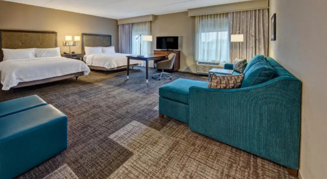 Четырёхместный люкс Deluxe Hampton Inn & Suites Nashville Hendersonville