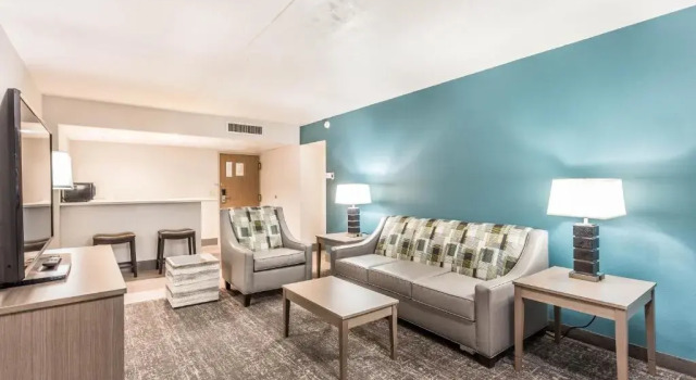 Двухместный люкс c 1 комнатой EverSpring Inn and Suites