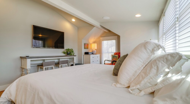 1 Mi to Centennial Park, Couple's West End Retreat, Prenota Appartamento Hotel a Tennessee con parcheggio, Parcheggio