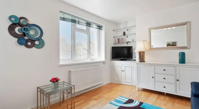 Spacious 3 Bed Flat W/communal Garden in Euston, Забронировать Дом для отпуска Коттеджи Лондона, рядом с The Place, Коттедж