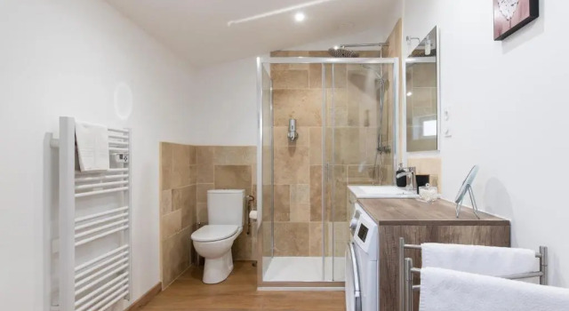 Aventures modernes, Rezervovat Apartmán Roanne 