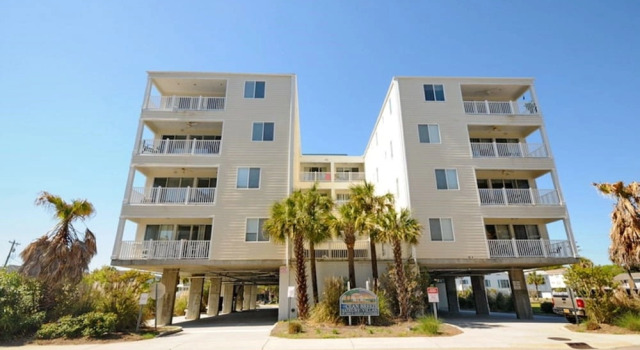 Ocean Breeze Luxury Villas by Elliott Beach Rentals