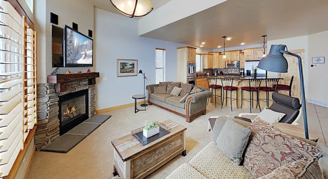 New Listing! Mountain-view Ski W/ Hot Tub 4 Bedroom Home, Varaa Lomakoti Park City 