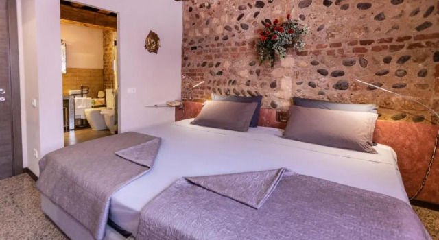 Полулюкс Deluxe La Bella Verona Wine Suite