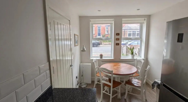 Beautiful and Spacious 4 Bedroom Home Armley Leeds, Забронировать Отель Отели Англии 3 звезды, 3*