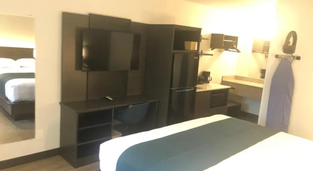 Четырёхместный номер Standard Studio 6 Waco TX - Downtown - Baylor
