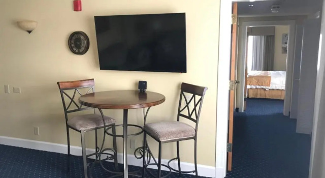 Семейный люкс Asbury Inn & Suites