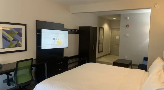 Двухместный люкс Holiday Inn Express Hotel & Suites Greenville by IHG