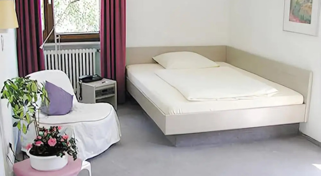 Hotel Körschtal, Забронировать Отель Отели Штутгарта с парковкой, рядом с Театр «Аполло», Парковка