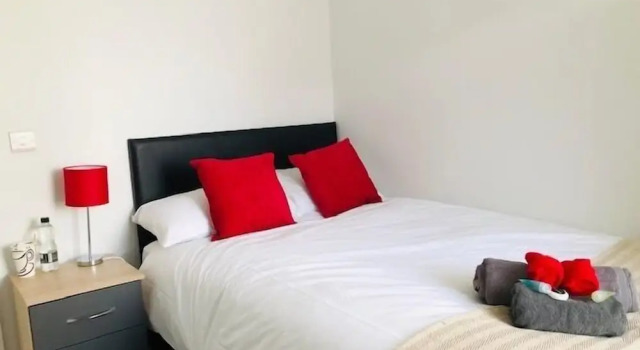 Townhouse @ 51 Balfour St -stoke, Забронировать Гостевой дом Сток-он-Трент Стаффордшир