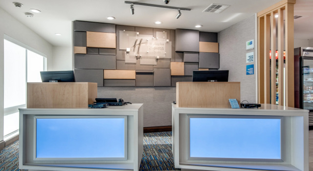 Holiday Inn Express & Suites Dallas North - Addison by IHG