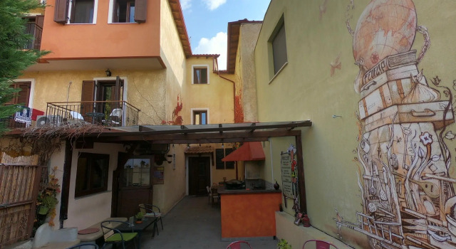 Arabas —  Hostel