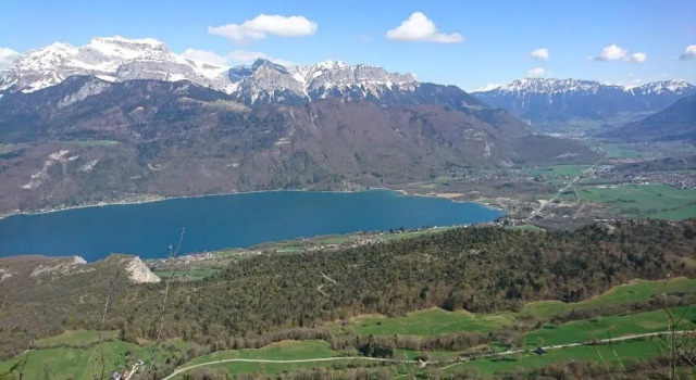 Studio à la campagne au bout du lac d'Annecy, Забронировать Апартаменты/квартира Дуссар Массиф Де Бож