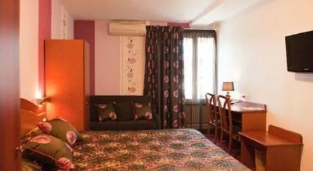 Logis Hôtel les Platanes, Rezerwuj Hotel Gorrevod Ain