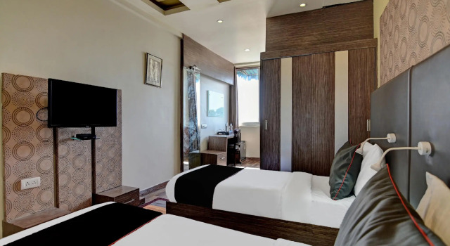 OYO Townhouse 415 Hotel Cosmos, Забронировать Отель Отели Лакхнау 3 звезды, 3*