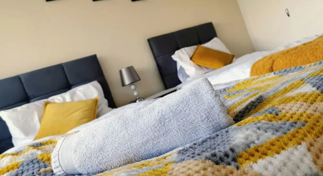 3bed Full House - Free Parking - Family Friendly!, Varaa Lomakoti Mökit kohteessa Wolverhampton, Mökki