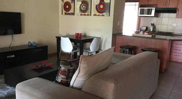 Fully Furnished Rentals Bloemfontein, Забронировать Дом для отпуска Отели Фри-Стейт с парковкой, Парковка