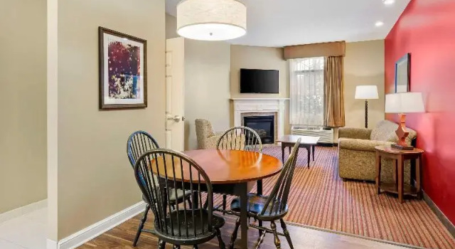 Семейный номер Standard Best Western Plus Dutch Haus Inn and Suites