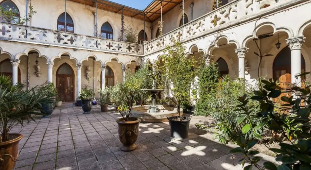 Peyrou - Atypique avec terrasse, Забронировать Отель Монпелье Hérault, рядом с Торговая палата Hôtel Saint-Côme