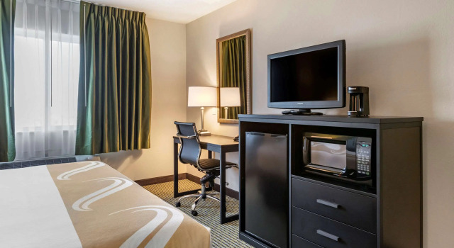 Двухместный люкс Quality Inn & Suites