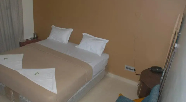 Hotel Mookambika Deluxe, Réserver Hôtel Badami Karnataka