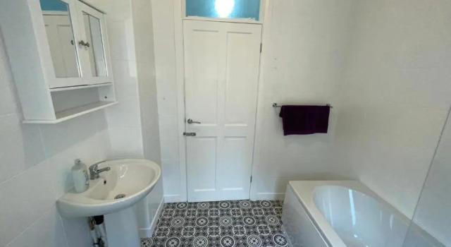 Апартаменты Birmingham Contractor House sleeps 8 Private Garden near M6 Motorway Business Wi-FI and Netflix