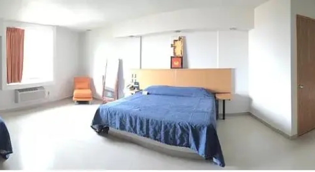 Camera Standard Hotel CEO