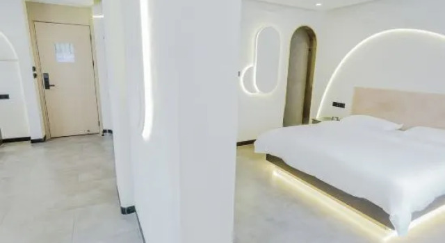 Люкс Luxury Three Kingdoms E-sports Smart Hotel (Shangqiu Zhecheng Chunshui Road Branch)