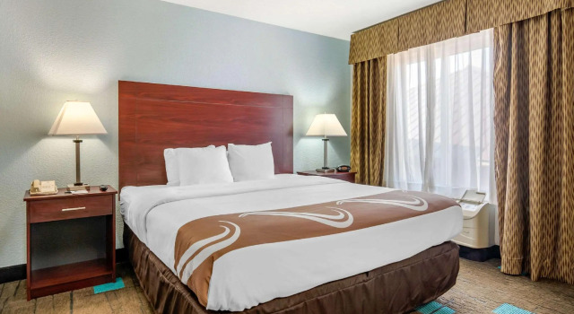 Двухместный люкс Quality Suites Kansas City International Airport